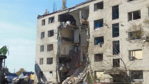 NA LICU MESTA Reporter Danasa u Zaporožju tokom ruskog napada: Dvoje mrtvih, žena plače jer njenog stana više nema (FOTO) 1