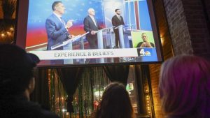 Varnice su sevale na sve strane na sinoćnjoj debati kandidata za gradonačelnika Njujorka sudeći po izveštavanju medija o njihovom drugom i poslednjem sučeljavanju pred glasanje 4. novembra.