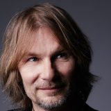 Odlazak urbanog gospodina koji je pesmama unosio svetlost u devedesete: Dejan Gvozden (1970–2025) 1