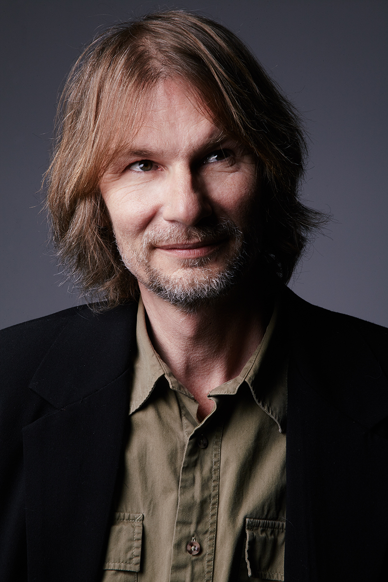 dejan gvozden Odlazak urbanog gospodina koji je pesmama unosio svetlost u devedesete: Dejan Gvozden (1970–2025) 2