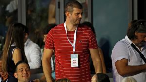 Sportski vozač Dušan Borković, koji je dobijao izdašnu finansijsku pomoć grada Pančeva, u jednom trenutku postao je nezadovoljan sumom koju je trebalo da dobije, ali i time što je deo dobijenog novca morao da vraća. O toj „nevolji“ uživo je razgovarao sa sivom eminencijom naprednjaka Brankom Malovićem, potpredsednikom Izvršnog odbora Srpske napredne stranke.