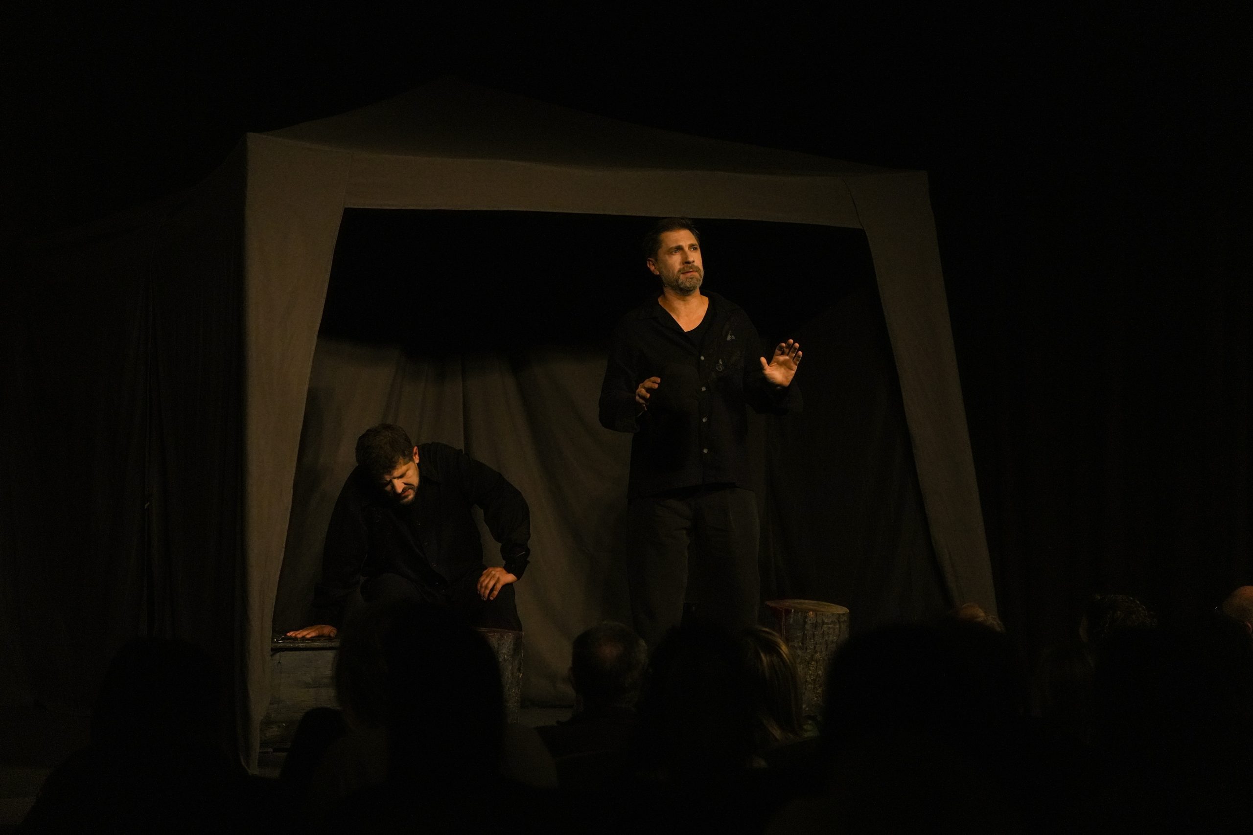 Drama i poezija u službi humanosti: Predstava „Bogojavljenje“ oduševila publiku u Fondaciji Mozzart 2 Drama i poezija u službi humanosti: Predstava „Bogojavljenje“ oduševila publiku u Fondaciji Mozzart 2