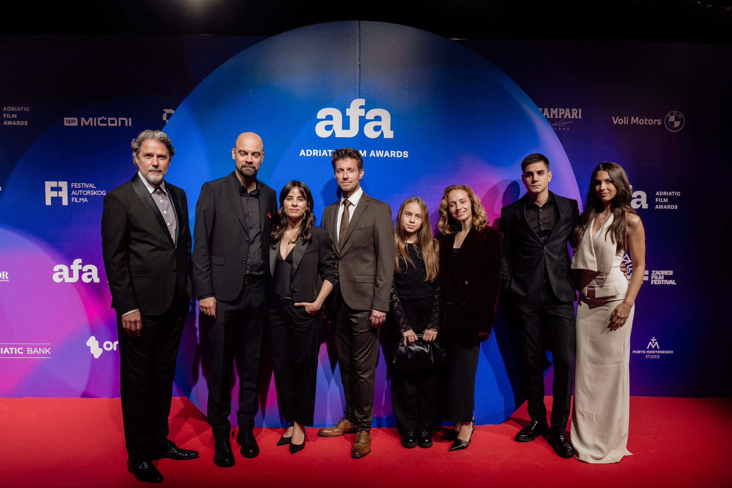 "Šta hoćete od nas? Da kažemo da, ma u pravu ste, ne treba da postojimo. E pa nećemo otići": Dragan Mićanović za "Danas" 2 "Šta hoćete od nas? Da kažemo da, ma u pravu ste, ne treba da postojimo. E pa nećemo otići": Dragan Mićanović za "Danas" 2