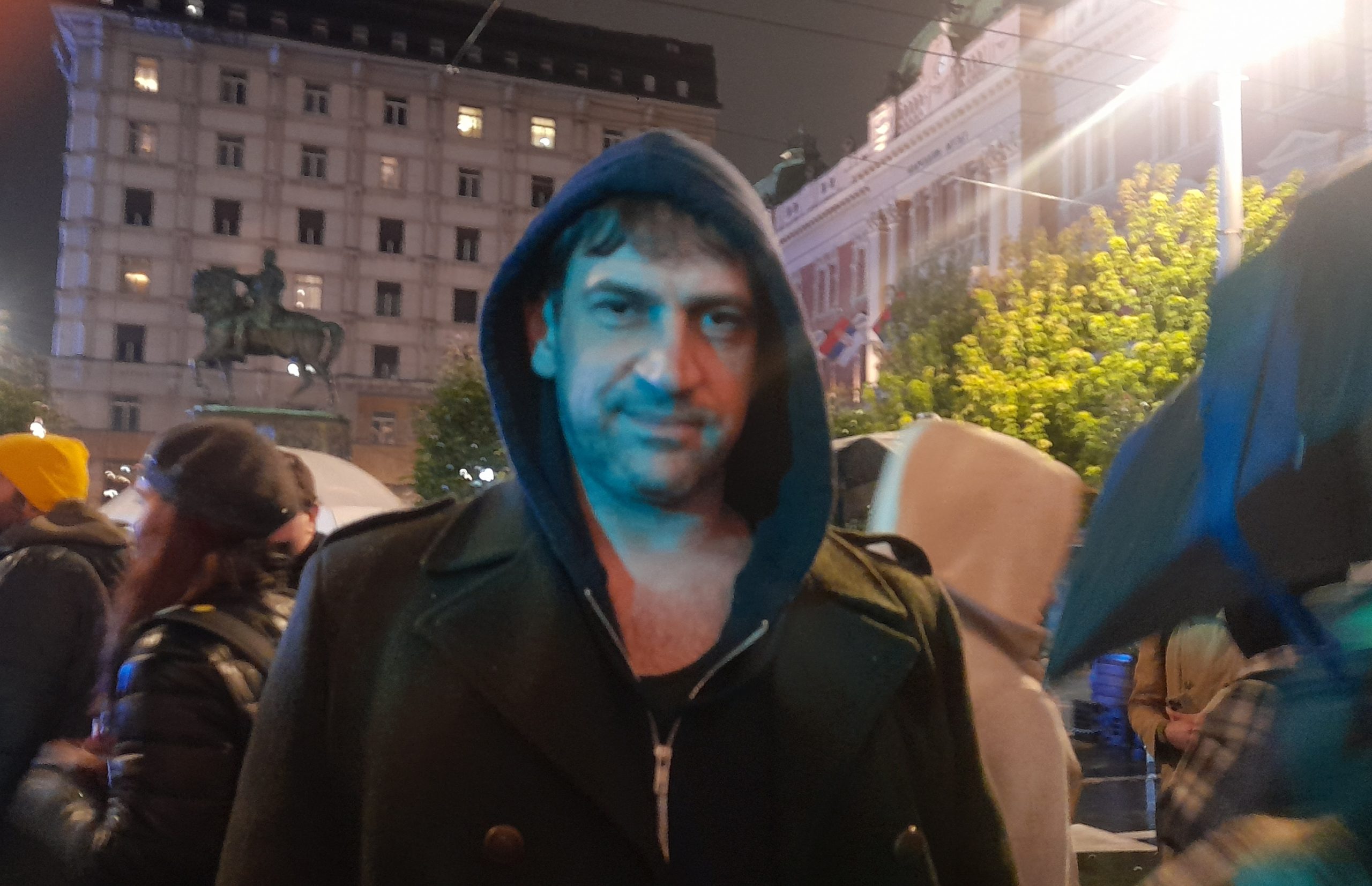 "Narodno je narodno, a radikalske eskadrile su prolazne": Umetnici, studenti i građani zajedno u odbrani nacionalnog teatra 3 "Narodno je narodno, a radikalske eskadrile su prolazne": Umetnici, studenti i građani zajedno u odbrani nacionalnog teatra 3