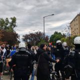 Pristalice SNS-a na ulicama: U Novom Sadu privedene četiri osobe, policija potiskuje građane u Kragujevcu 10