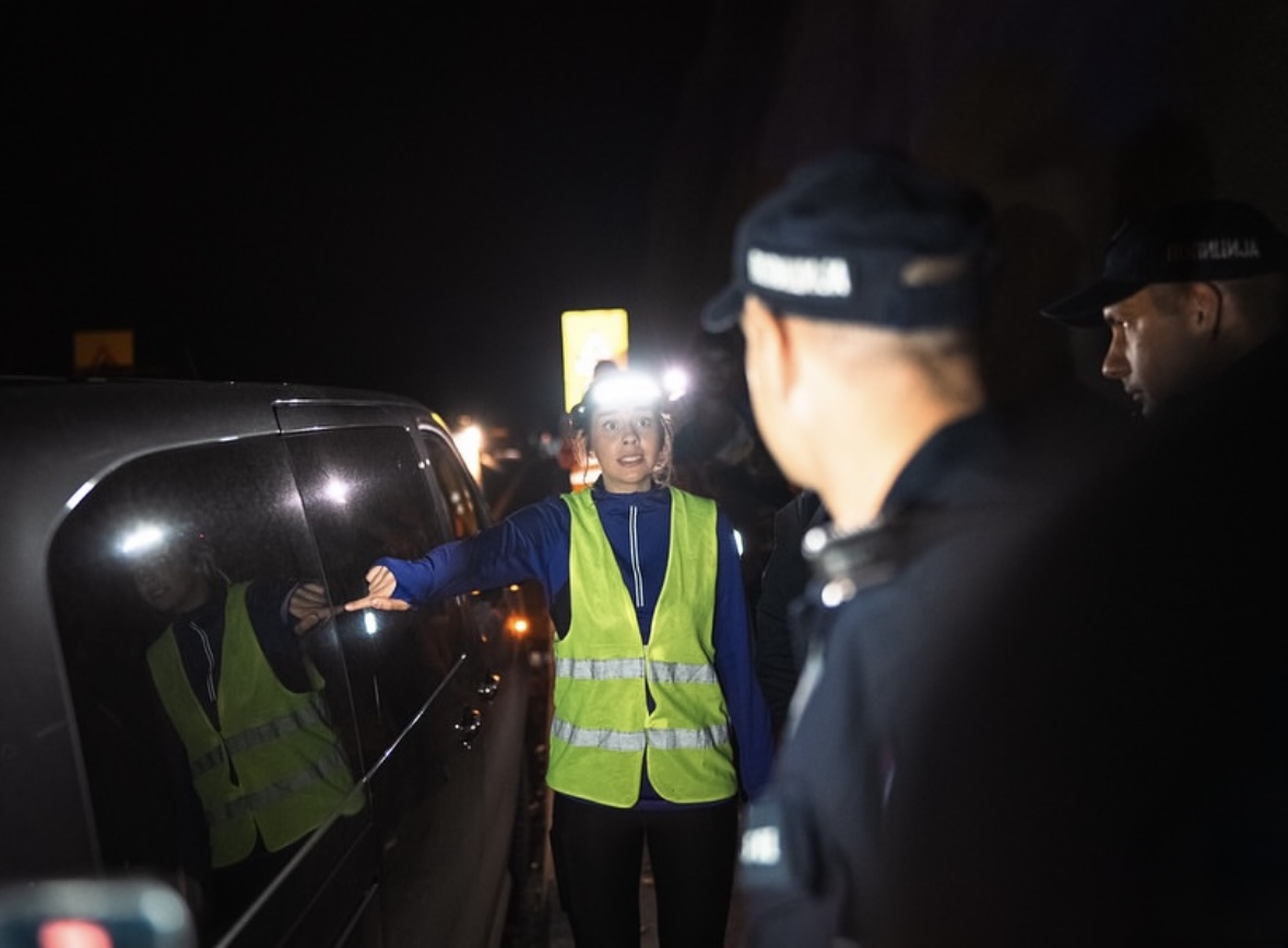 "Strah je prešao na drugu stranu": Učenik Amar sa studentima pešači do Novog Sada, a za Danas piše o bliskom susretu s policijom 3 "Strah je prešao na drugu stranu": Učenik Amar sa studentima pešači do Novog Sada, a za Danas piše o bliskom susretu s policijom 3