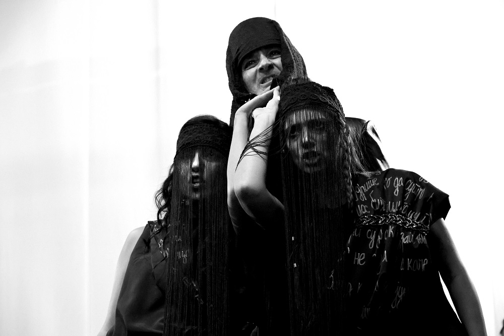 Premijerom komada „Kosovski ciklus“ večeras u Domu kulture Gračanica Narodno pozorište Priština obeležava 77 godina rada 2 Premijerom komada „Kosovski ciklus“ večeras u Domu kulture Gračanica Narodno pozorište Priština obeležava 77 godina rada 1