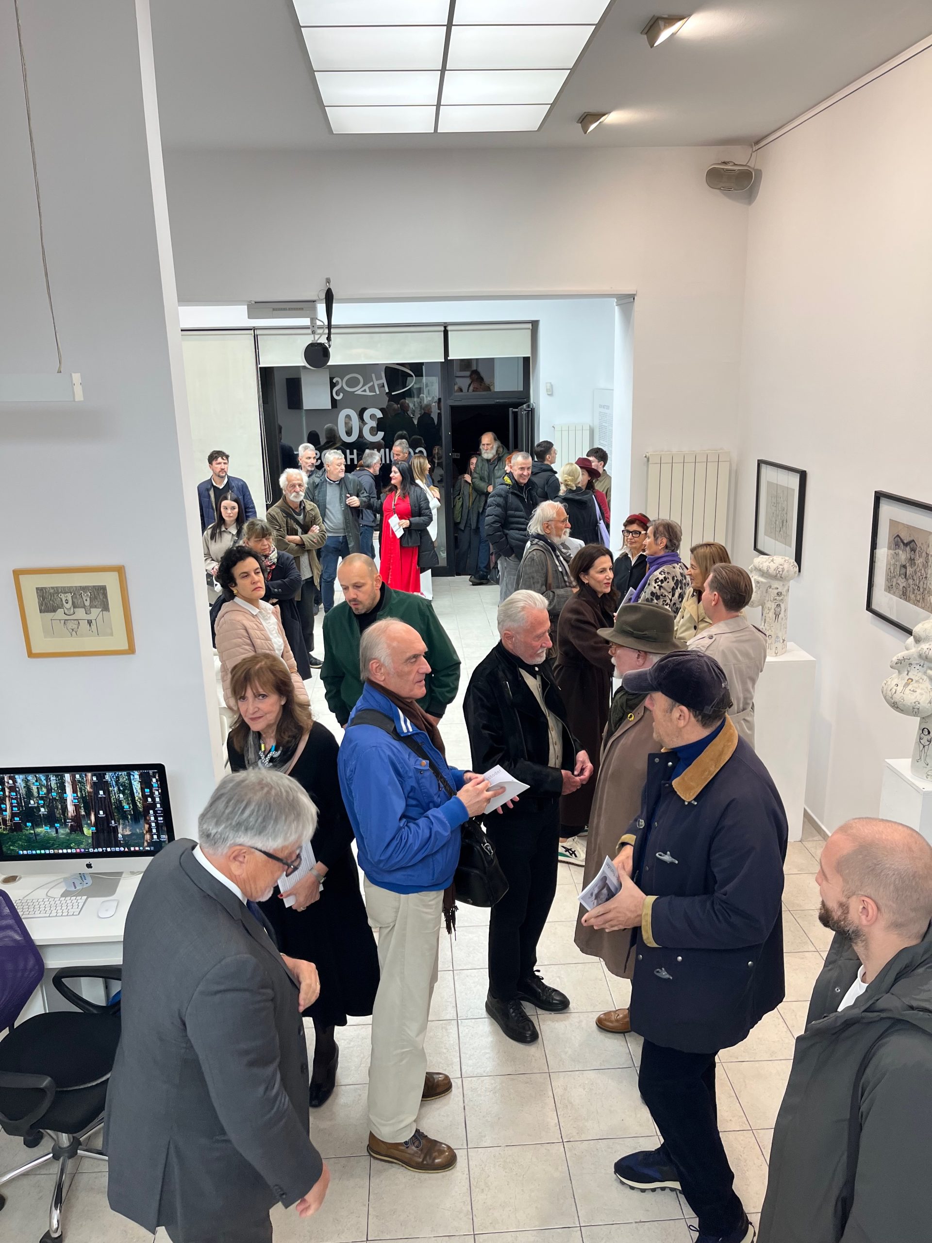 Umetnost koja provocira, kritikuje i karikira vreme poništenih vrednosti, kriza, sukoba: U Galeriji Haos otvorena izložba vajara Adina Rastodera 2 Umetnost koja provocira, kritikuje i karikira vreme poništenih vrednosti, kriza, sukoba: U Galeriji Haos otvorena izložba vajara Adina Rastodera 2