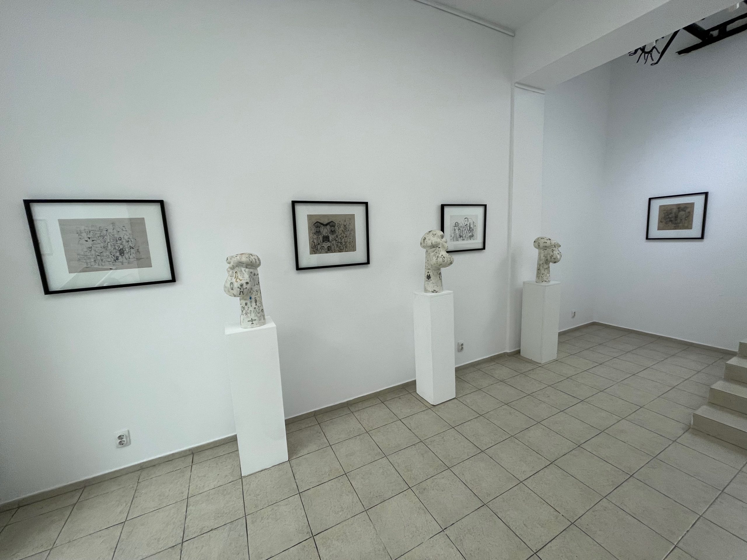 Umetnost koja provocira, kritikuje i karikira vreme poništenih vrednosti, kriza, sukoba: U Galeriji Haos otvorena izložba vajara Adina Rastodera 3 Umetnost koja provocira, kritikuje i karikira vreme poništenih vrednosti, kriza, sukoba: U Galeriji Haos otvorena izložba vajara Adina Rastodera 3