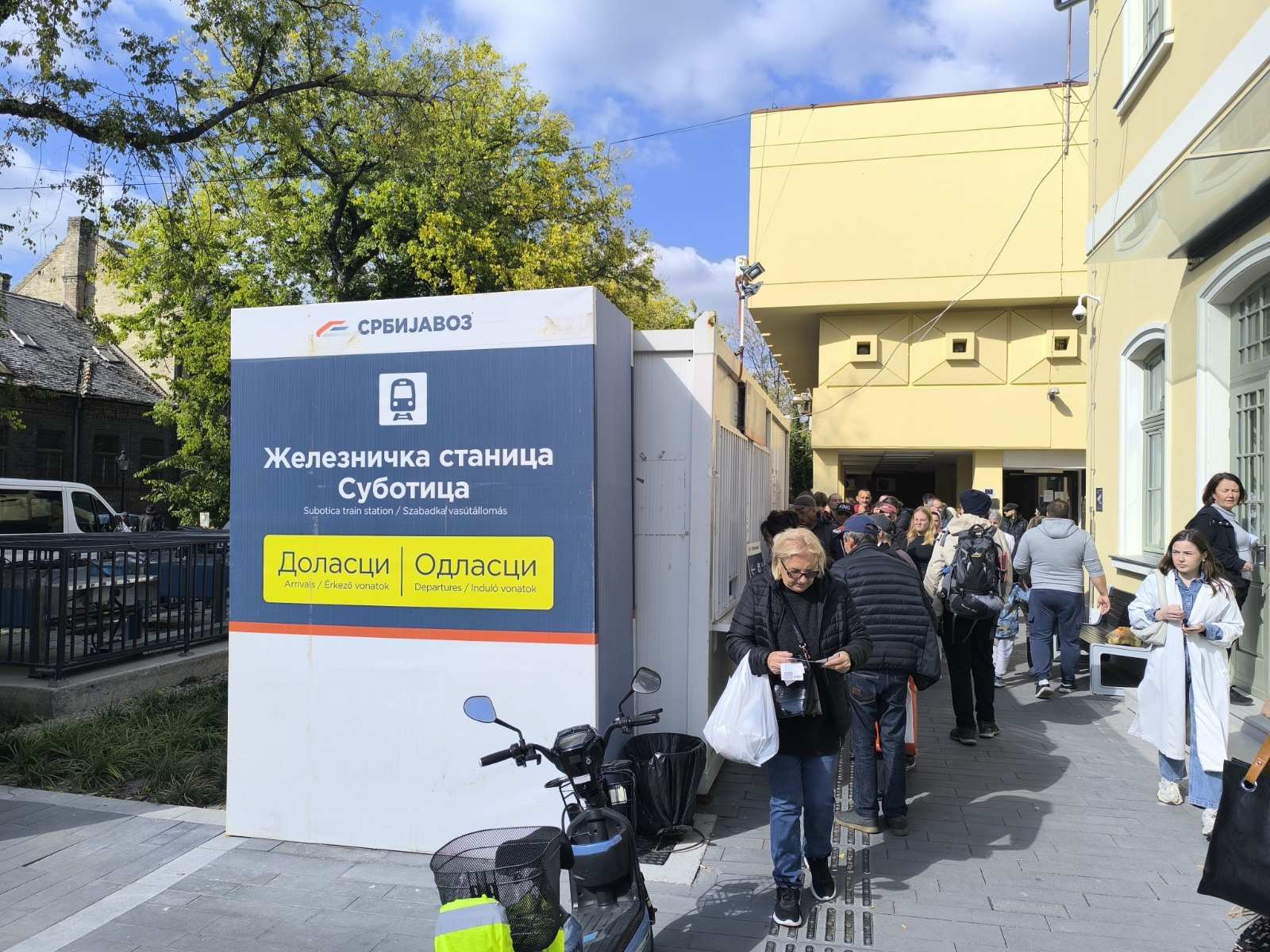 Reporteri Danasa na prvoj vožnji Sokolom do Subotice: "Bliski susret" sa direktorom "Srbija voza" i neprijatno iznenađenje na odredištu 12 Reporteri Danasa na prvoj vožnji Sokolom do Subotice: "Bliski susret" sa direktorom "Srbija voza" i neprijatno iznenađenje na odredištu 11