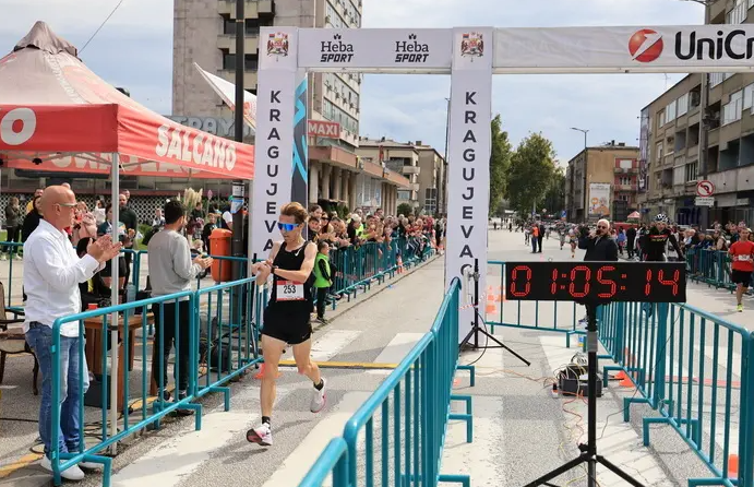 Atletičari iz Mađarske Adam Lomb i Szabo Tunde trijumfovali na 13. Kragujevačkom polumaratonu 1