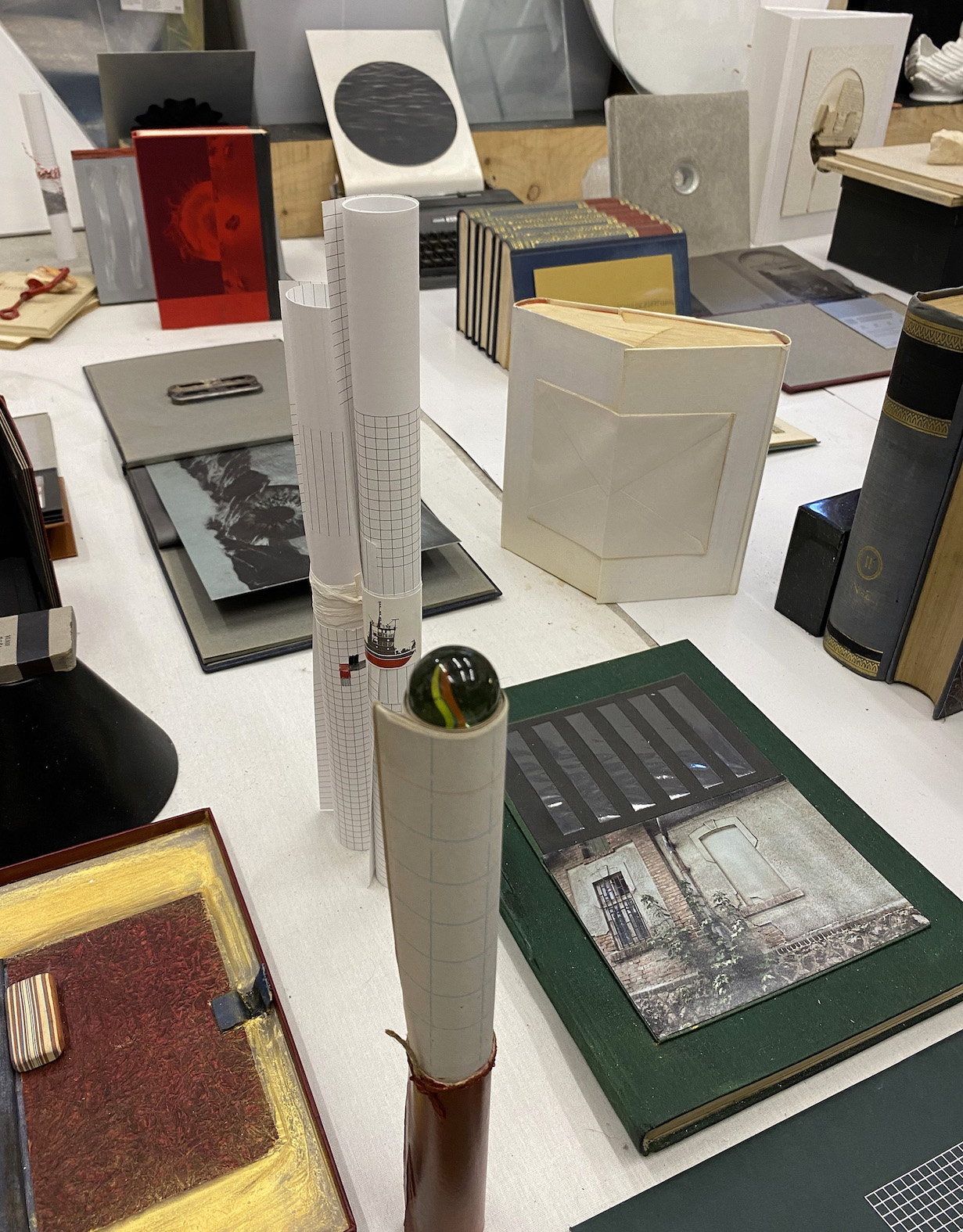 Lana Vasiljević predstavlja izložbu “Heterotopije” u Savremenoj galeriji Subotica 3 Lana Vasiljević predstavlja izložbu “Heterotopije” u Savremenoj galeriji Subotica 2