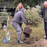 Limanci posadili 16 stabala u spomen 16 žrtava pada nadstrešnice 11