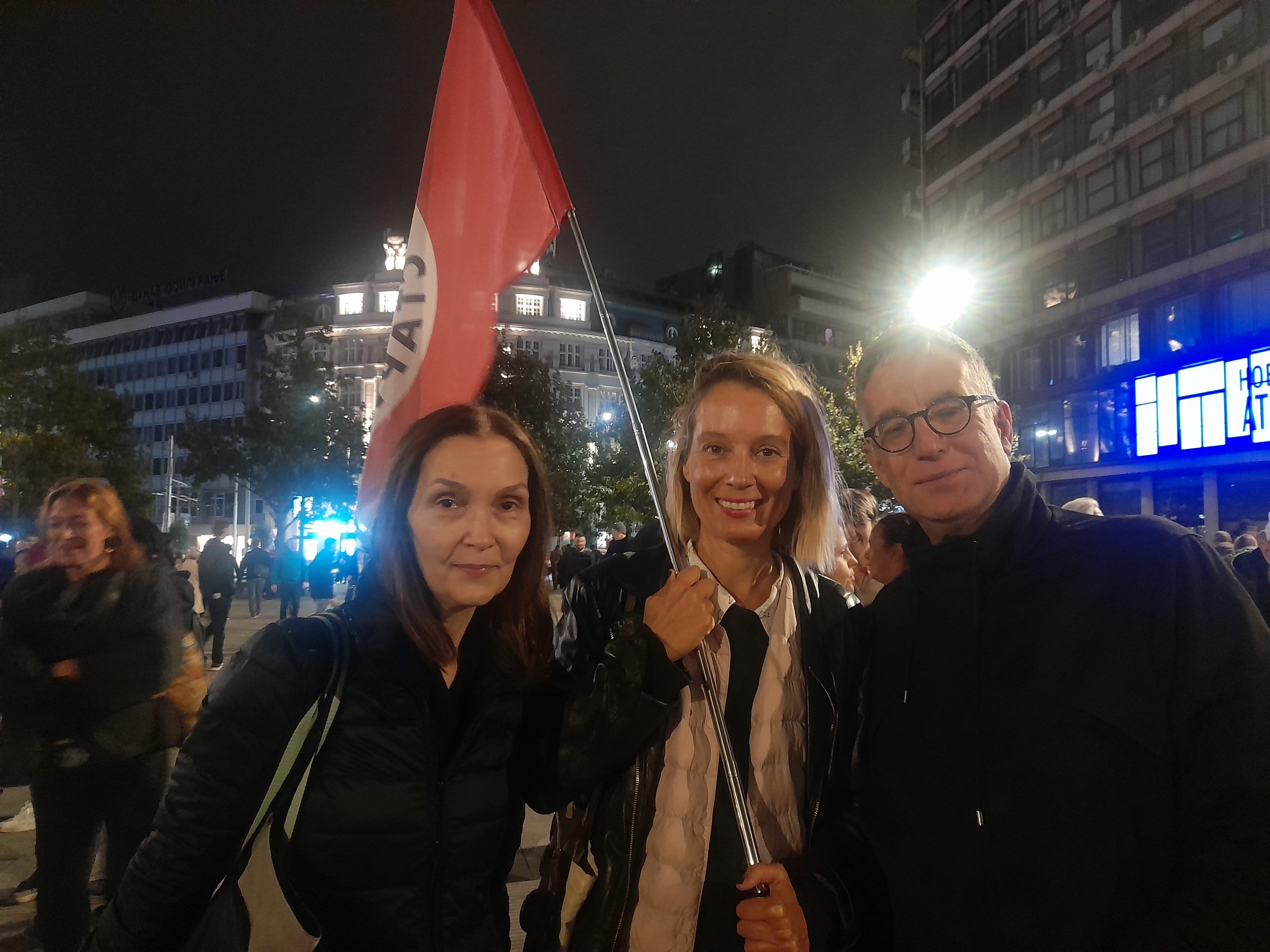 "Narodno pozorište je moja prva kuća": U pozorište i dalje dolaze sve službe, ali glumci i izvođači ne mogu ući 4 "Narodno pozorište je moja prva kuća": U pozorište i dalje dolaze sve službe, ali glumci i izvođači ne mogu ući 4