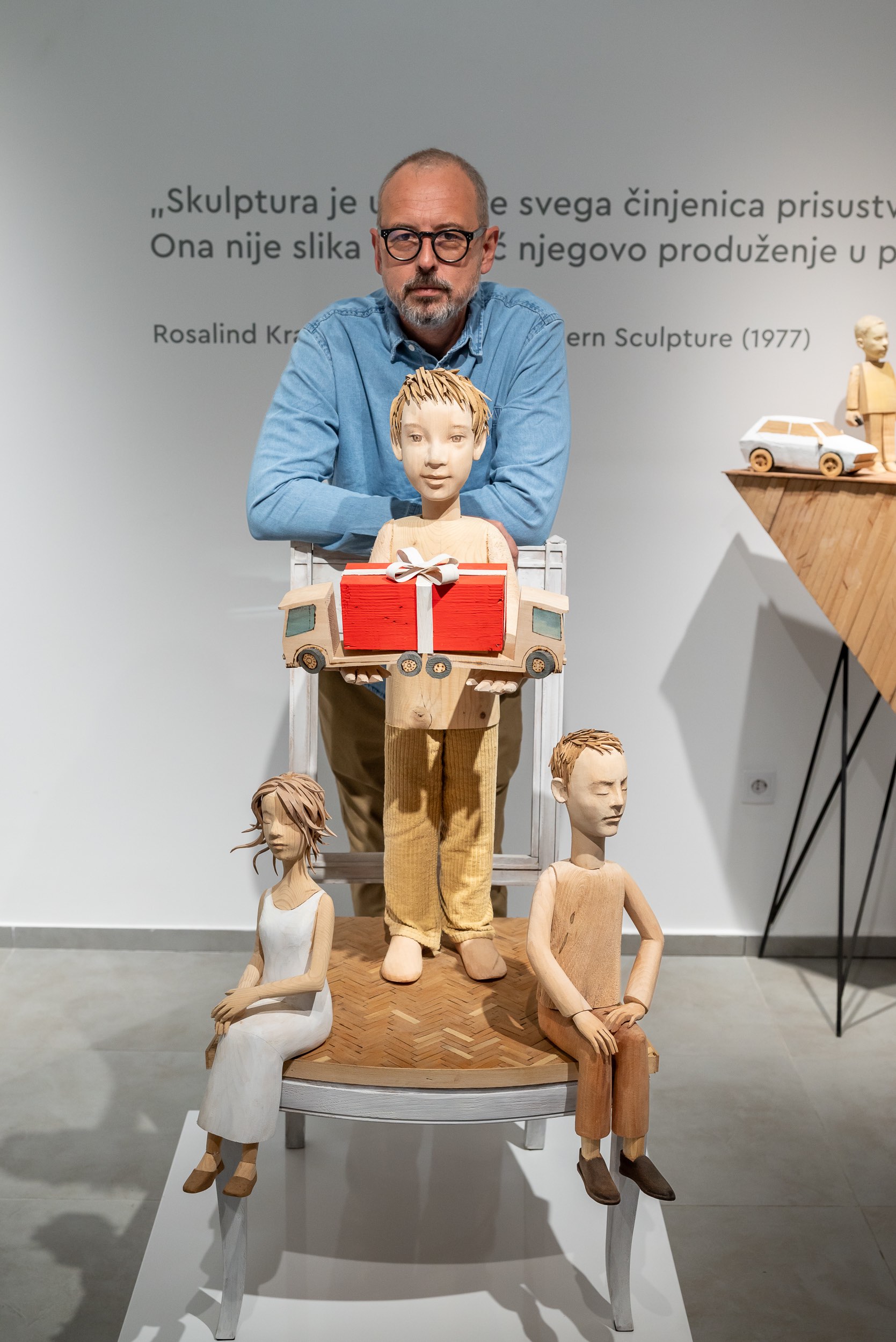 Otvorena izložba „Pozornica apsurda“ u Aleksić galeriji 2 Otvorena izložba „Pozornica apsurda“ u Aleksić galeriji 1