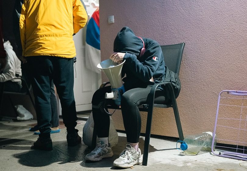 Studentima iz Novog Pazara koji pešače ka Novom Sadu potrebna medicinska pomoć 1