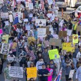 Milioni ljudi na ulicama širom SAD protiv Trampa: Masovno okupljanje “Bez kraljeva” šansa za demokrate? 4