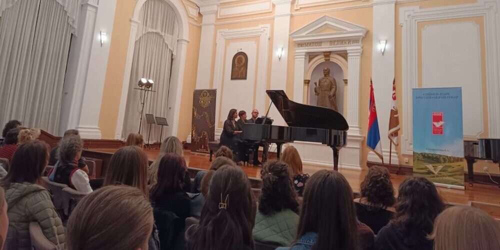 Jedna od najdugovečnijih muzičkih manifestacija - „Oktobru hododarje”: Svečano otvaranje OKTOH-a večeras u Kragujevcu 1