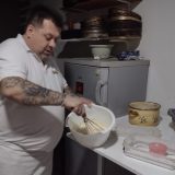 Zatvorena mu radnja zbog 270 dinara: Kragujevčani u odbrani Neše Pekara, koji je studentima u blokadi nosio vruć burek i jogurt 9