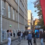 Zaposleni u Petoj beogradskoj gimnaziji opet ostali bez plate 1