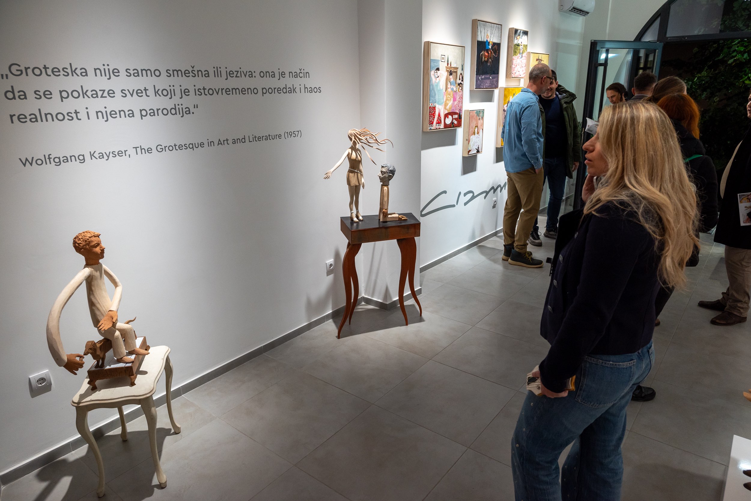 Otvorena izložba „Pozornica apsurda“ u Aleksić galeriji 4 Otvorena izložba „Pozornica apsurda“ u Aleksić galeriji 3