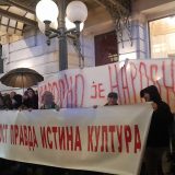 "Narodno je narodno, a radikalske eskadrile su prolazne": Umetnici, studenti i građani zajedno u odbrani nacionalnog teatra 5