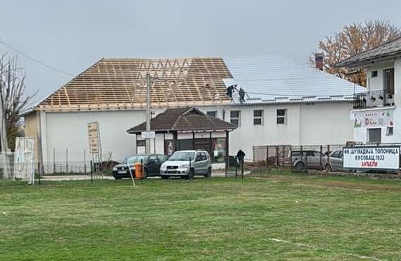 Nije se urušio plafon, već su se samo raspale armstrong ploče: Ilić, predsednik Opštine Knić o „dešavanju” u Domu kulture u Toponici 1