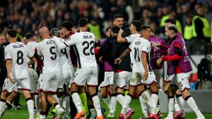 Stranka Srbija centar (SRCE) upitala je danas ministra unutrašnjih poslova Ivicu Dačića i direktora policije Dragana Vasiljevića zašto se nisu oglasili o incidentu u Bujanovcu u kom su lokalni Albanci pucnjima iz vatrenog oružja proslavili pobedu fudbalera Albanije nad Srbijom. Po navodima stranke SRCE, incident se dogodio u subotu uveče po završetku utakmice u Leskovcu.