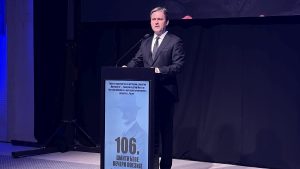 Udruženje pozorišnih kritičara i teatrologa Srbije pridružilo se zahtevu Udruženja dramskih umetnika Srbije za smenu ministra kulture Nikole Selakovića, ocenjujući da Ministarstvo kulture ne obavlja svoje dužnosti na adekvatan način i da svojim delovanjem nanosi štetu pozorišnom i kulturnom životu zemlje.