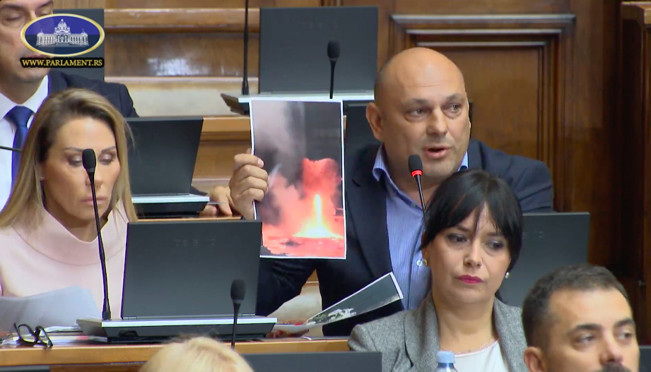 Završena sednica Skupštine Srbije: Poslanici nastavljaju sa raspravom sutra ujutru 12 Završena sednica Skupštine Srbije: Poslanici nastavljaju sa raspravom sutra ujutru 12