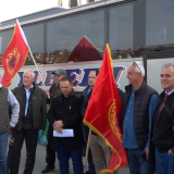 Kako izgleda polazak građana Prištine na OVK protest u Tirani: Šta poručuju? (VIDEO) 5