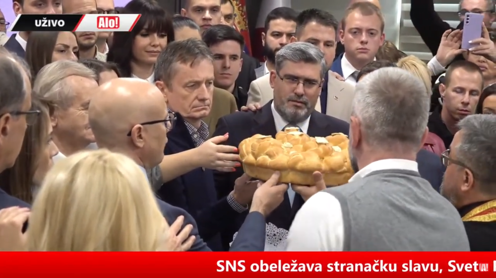 SNS obeležava Svetu Petku: I na krsnoj slavi o "obojenoj revoluciji" i "zloupotrebi tragedije", a ko je domaćin ove godine? (FOTO) 1