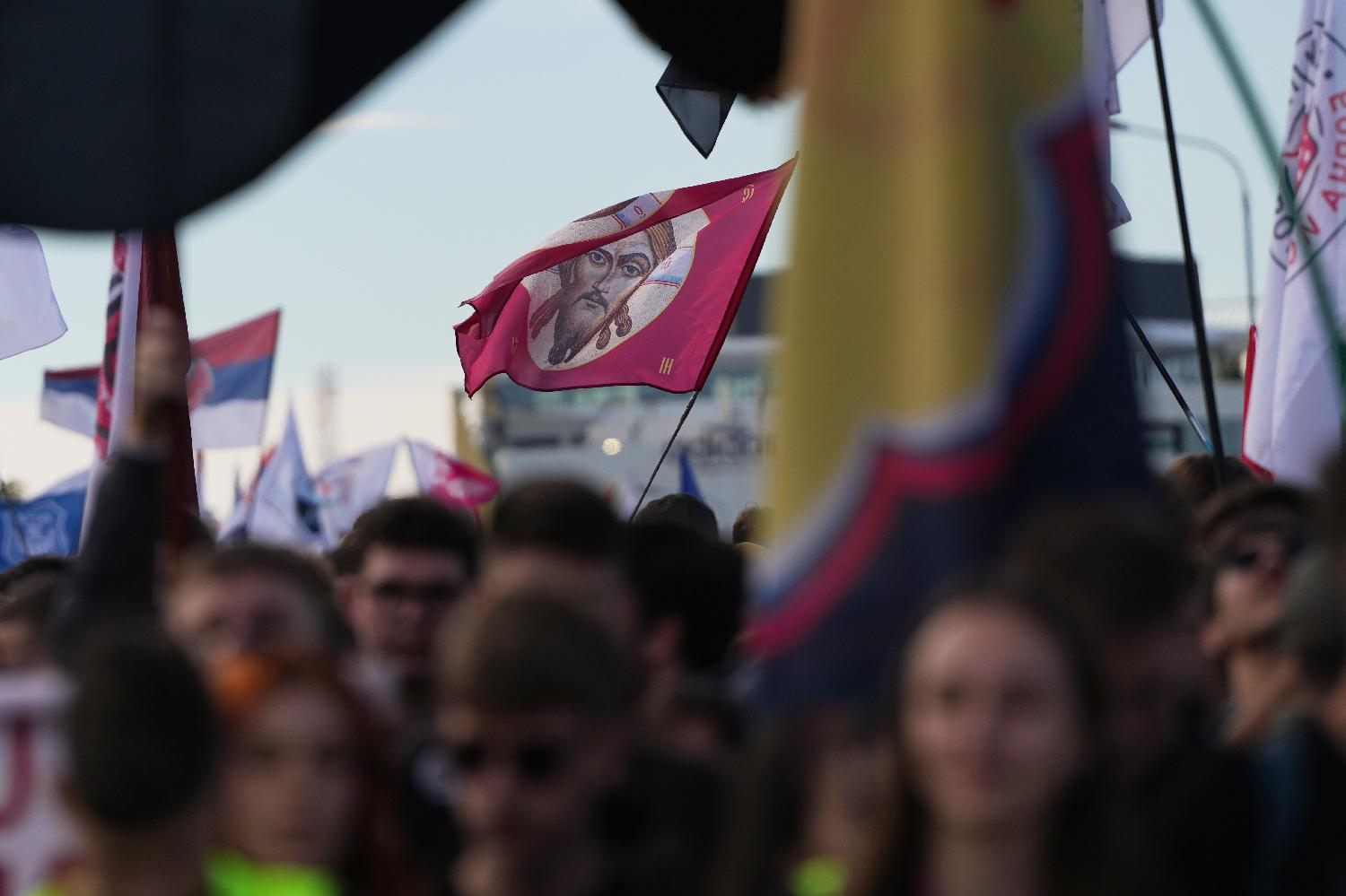 Cilj sve bliži: Više hiljada studenata i građana pešači do Novog Sada, prva stanica - Inđija (FOTO; VIDEO) 2 Cilj sve bliži: Više hiljada studenata i građana pešači do Novog Sada, prva stanica - Inđija (FOTO; VIDEO) 2