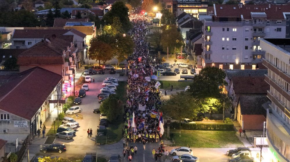 (BLOG) Studenti i građani noće u Banstolu, Inđiji i Rumi, dočekani uz vatromet i baklje (FOTO, VIDEO) 1