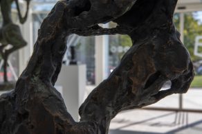 Fenomen društveno angažovane i istovremeno avangardne umetnosti: Izložba „Majstori vajarstva” iz Poklon zbirke Rajka Mamuzića u Legatu Koke Jankovića 5