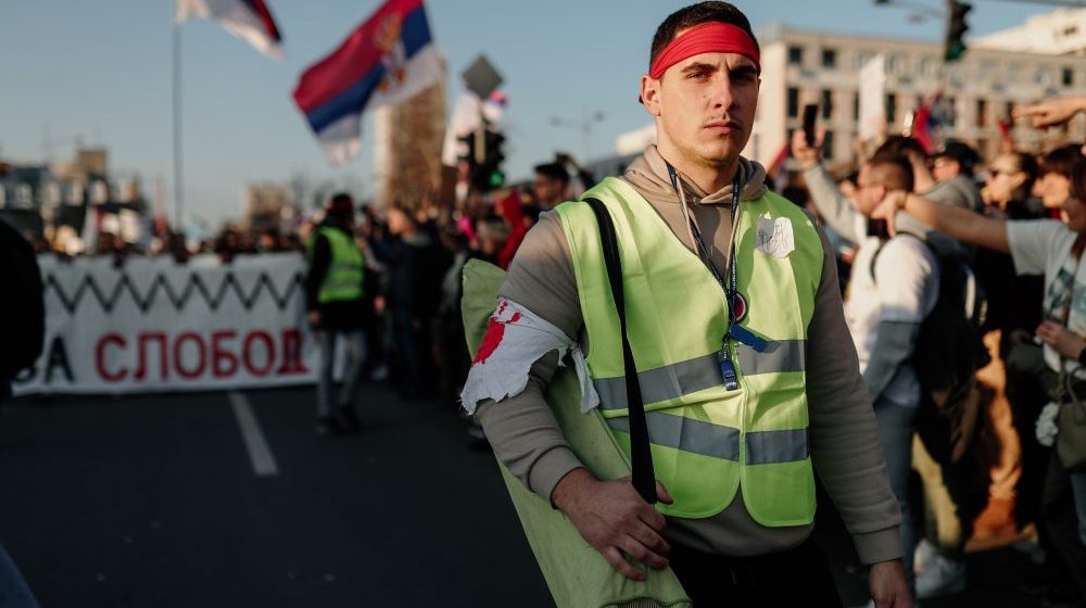 Izložba „Šetnjom slobode Novi Sad”: Hronika protesta kroz objektiv Lazara Novakovića u Galeriji „Artium” 1