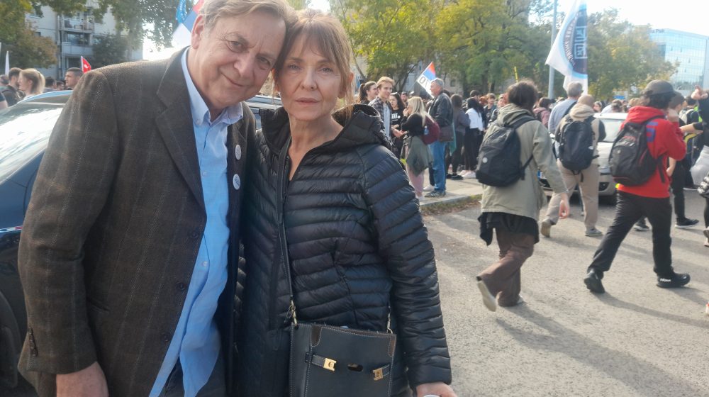 To je kraj režima, nemoguće je pobediti ovu energiju, mladost i lepotu: Javne ličnosti i građani ispratili studente ispred FDU koji pešače u Novi Sad 1