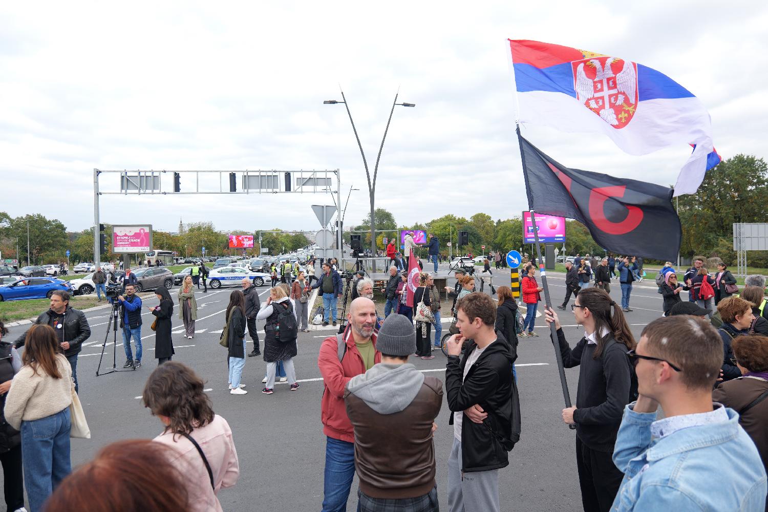 "Borimo se za društvo gde će obrazovanje biti stub": Skup podrške prosvetarima "Snaga kolektiva, sloboda izbora" u Beogradu (FOTO) 4 "Borimo se za društvo gde će obrazovanje biti stub": Skup podrške prosvetarima "Snaga kolektiva, sloboda izbora" u Beogradu (FOTO) 4