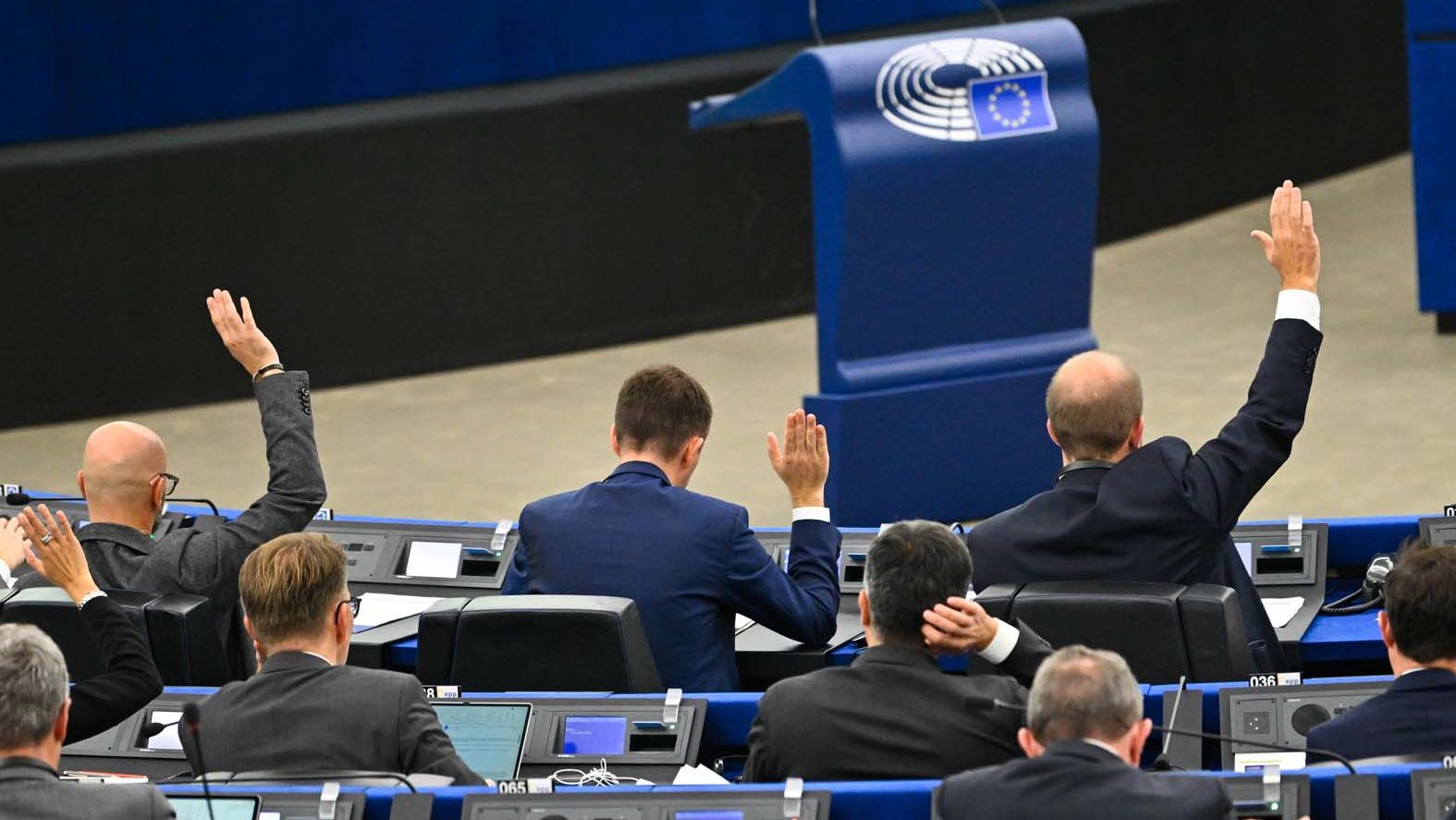 Marko Novičić i Nastasija Stošić: Zvuči kao da je ploča EU pred okretanjem 2 Marko Novičić i Nastasija Stošić: Zvuči kao da je ploča EU pred okretanjem 2