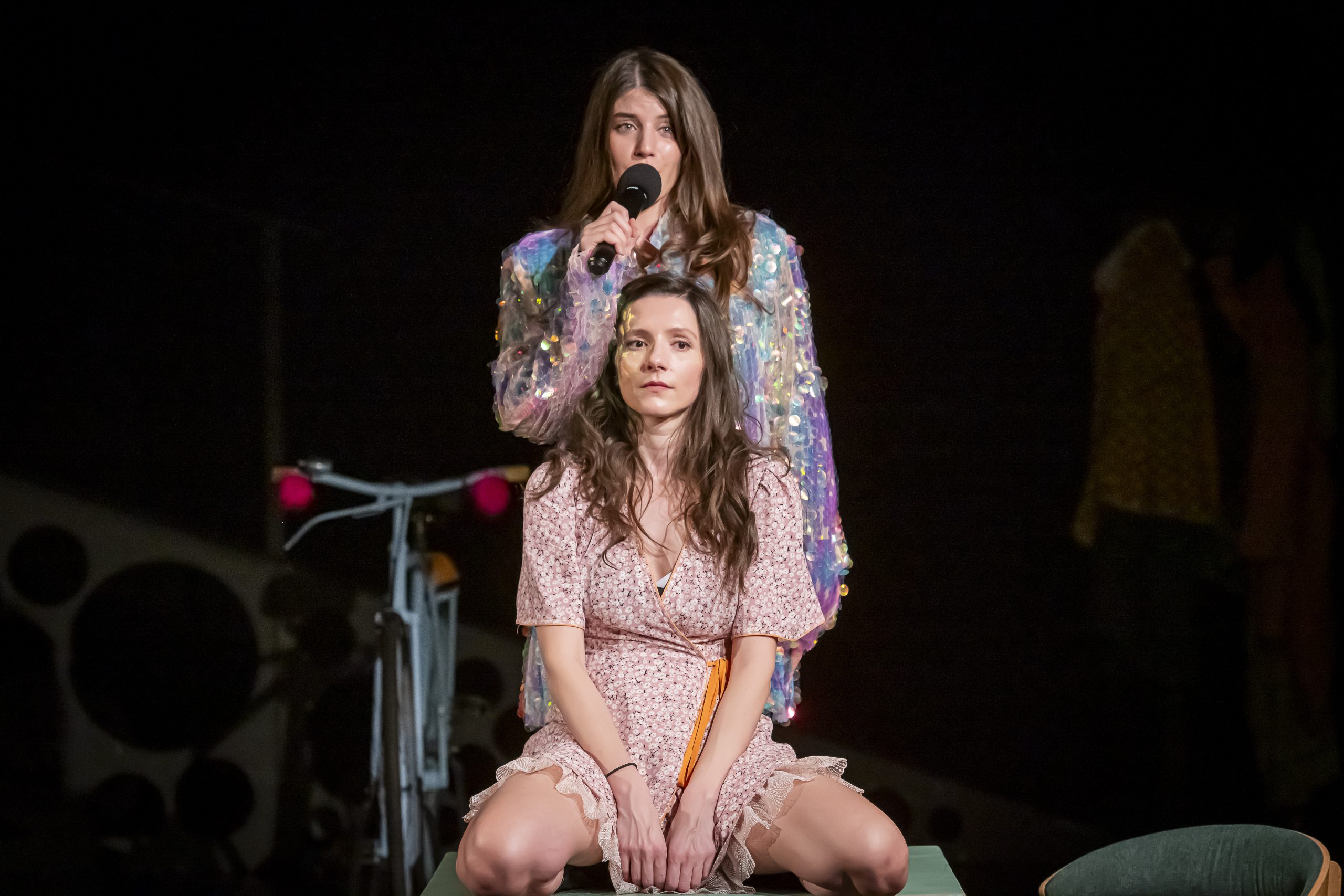 Dina Mušanović za Danas o AFA nagradama, regionu i umetnosti: "Prirodno je da budemo uz studente, dosta je ćutanja i pognutih glava" 4 Dina Mušanović za Danas o AFA nagradama, regionu i umetnosti: "Prirodno je da budemo uz studente, dosta je ćutanja i pognutih glava" 3