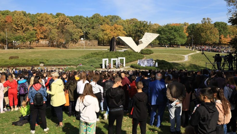 Scenska poema „Srce zemlje” Dragana Boškovića u režiji Marka Đorđevića na ovogodišnjem Velikom školskom času u kragujevačkim Šumaricama 1