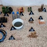 Novosađanin uhpšen u Kragujevcu sa arsenalom oružja, uniformama i službenim legitimacijama MUP-a 5