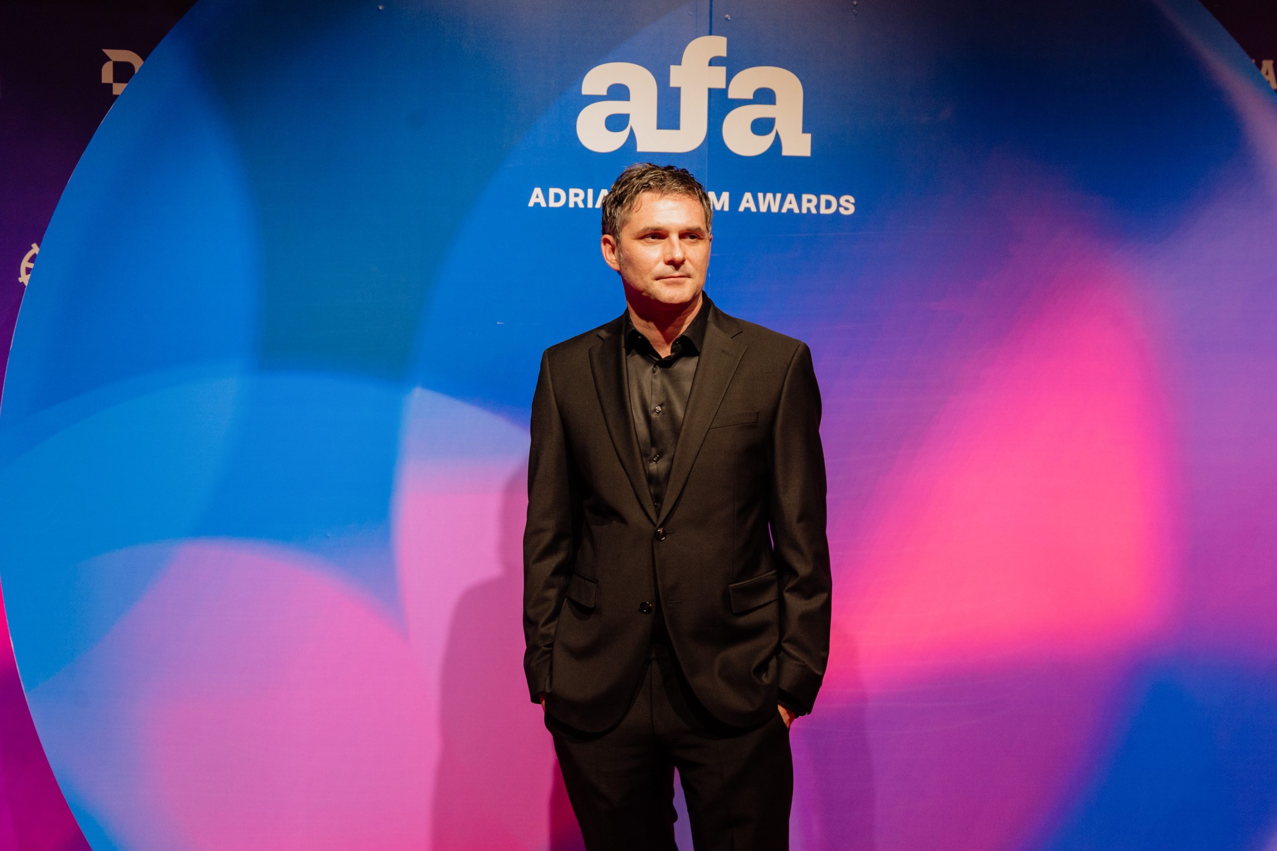 "Podelio bih ovu nagradu sa studentima, pumpaj": AFA TV nagrade dobili Dragan Mićanović, Milica Gojković i Sablja 3 "Podelio bih ovu nagradu sa studentima, pumpaj": AFA TV nagrade dobili Dragan Mićanović, Milica Gojković i Sablja 3