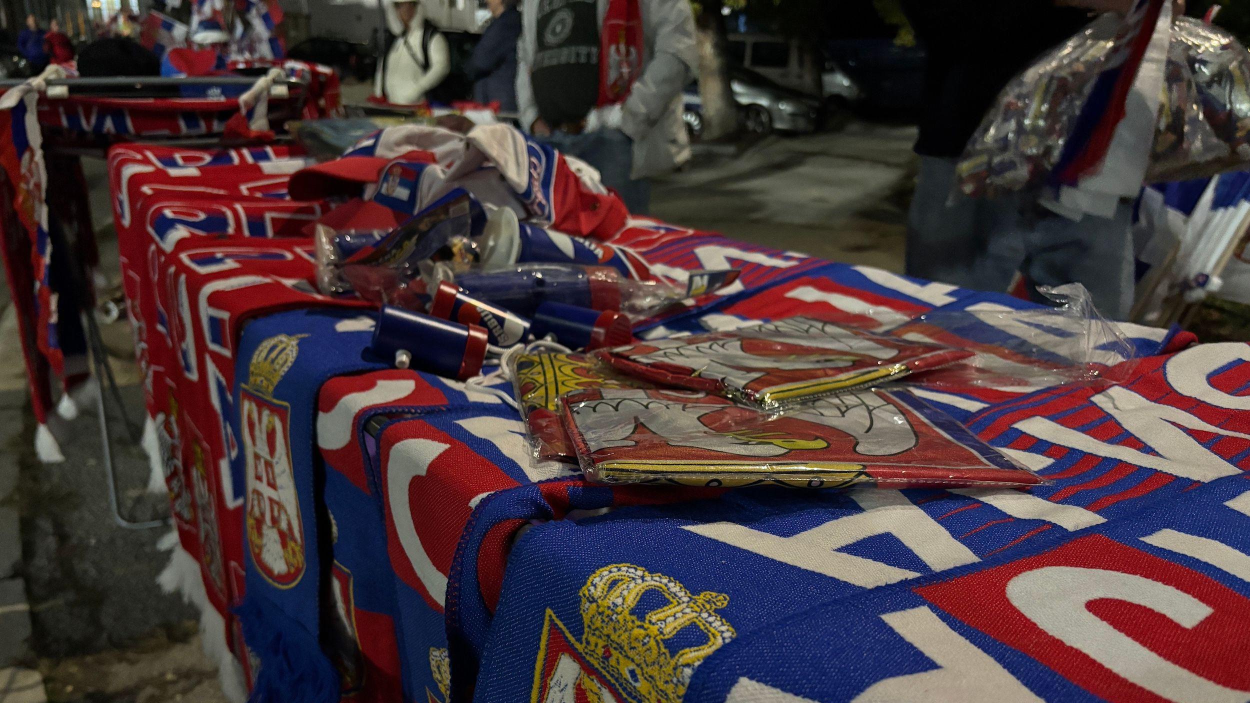 O ulaznicama, politici i pomalo fudbalu: Iza kulisa debakla Srbije protiv Albanije 9 Šalovi, zastave, kačketi