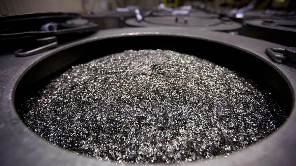 Kina u retkim mineralima pronašla Trampovu slabu tačku 3 Neodimijum se koristi za izradu snažnih magneta čija je namena izražena u proizvodnji zvučnika i kompjuterskih komponenti