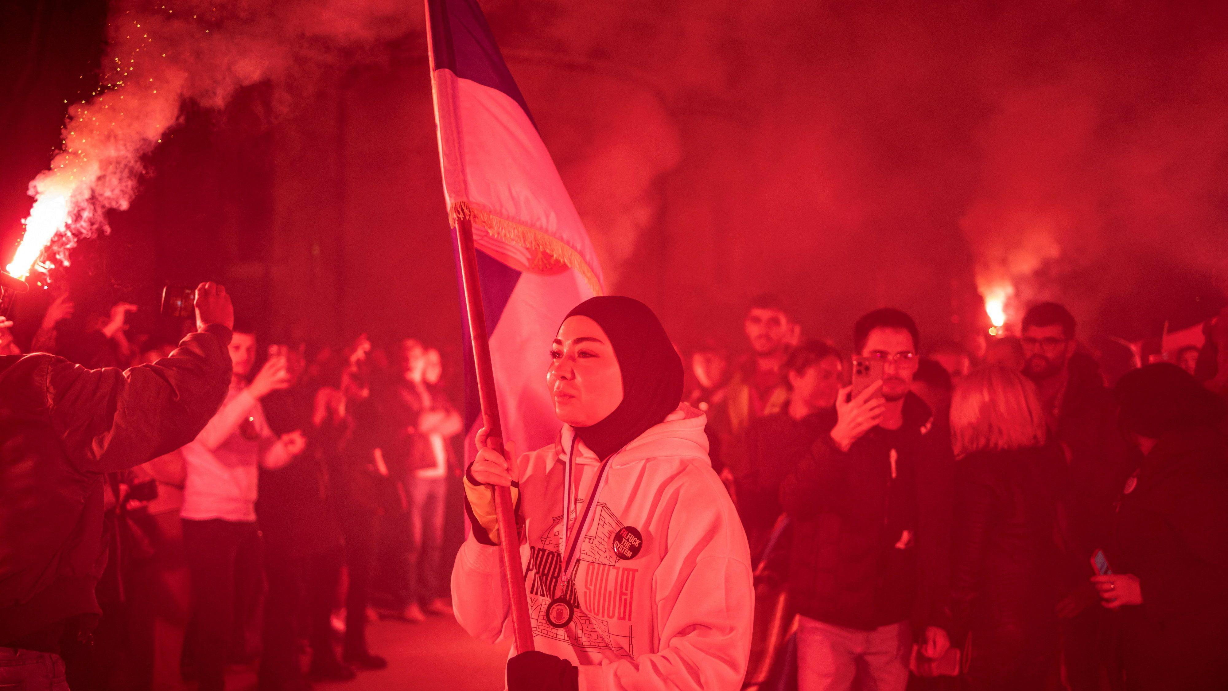 Suze i baklje: Doček novopazarskih studenata u Čačku - u fotografijama 1 Doček studenata iz Novog Pazara u Čačku