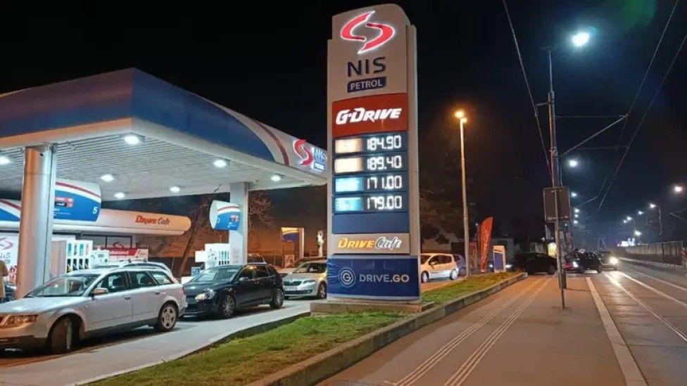 Američke sankcije NIS-u: Kada i da li će stupiti na snagu 2 pumpa, benzinska pumpa, benzinska stanica