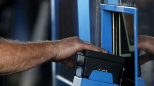 Mađarska na graničnom prelazu Tompa-Kelebija od danas počinje da primenjuje novi sistem za ulazak u zonu Šengena.Primena novog ulazno-izlaznog sistema Evropske unije (Entry/Exit System - EES) na mađarsko-srpskim graničnim prelazima počinje danas u 8.00 časova na graničnom prelazu Tompa - Kelebija, saopštio je generalni konzulat Mađarske u Subotici, prenosi Radio-televizija Srbije (RTS).