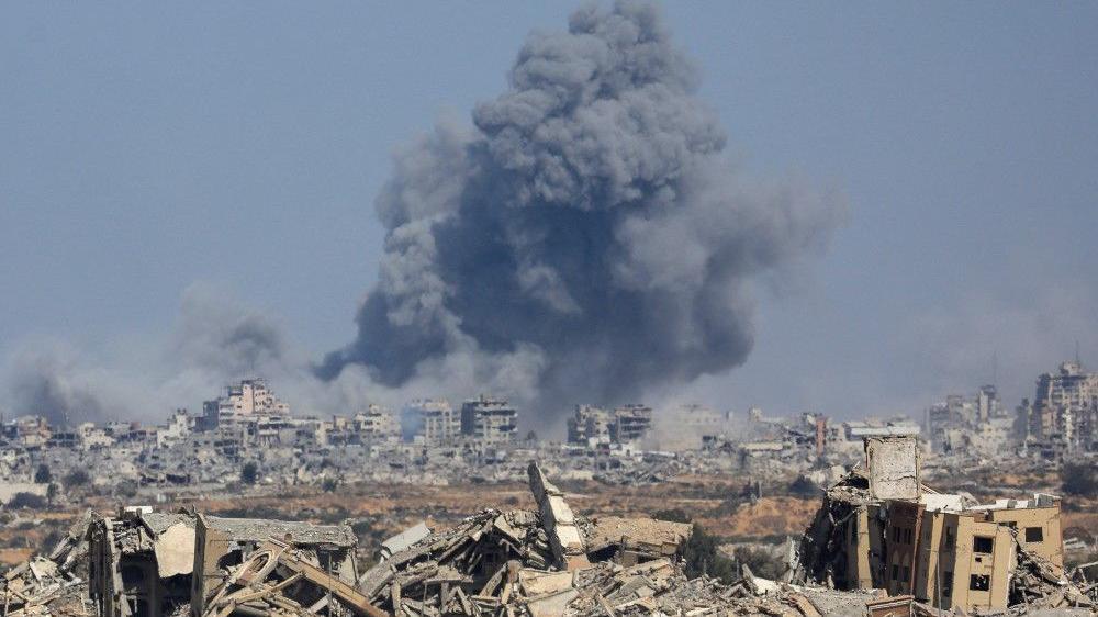 Mirovni plan za Gazu: Počeli indirektni pregovori Izraela i Hamasa u Egiptu 2 grad gaza, pojas gaze, rat u pojasu gaze, dim se izdiže iznad grada gaze posle izraelskog napada