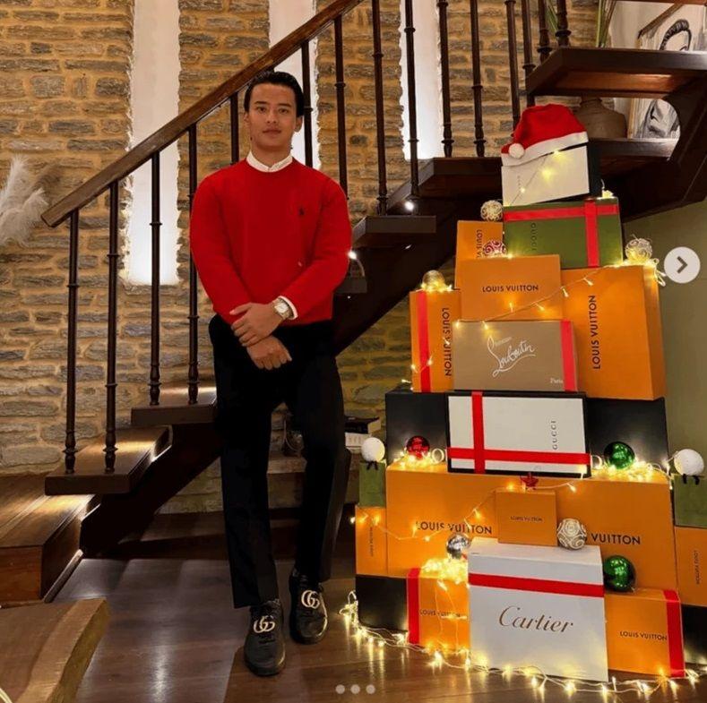 Fotografija sina nepalskog političara na Instagramu kako pozira pored božićne jelke napravljene od kutija luksuznih brendova izazvala je masovne proteste